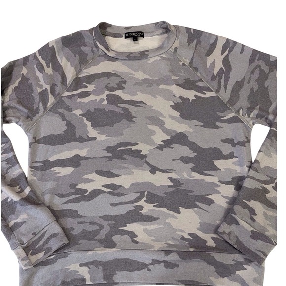 Beyond Yoga Tops - Beyond Yoga gray camo camouflage soft‎ long sleeve top size small